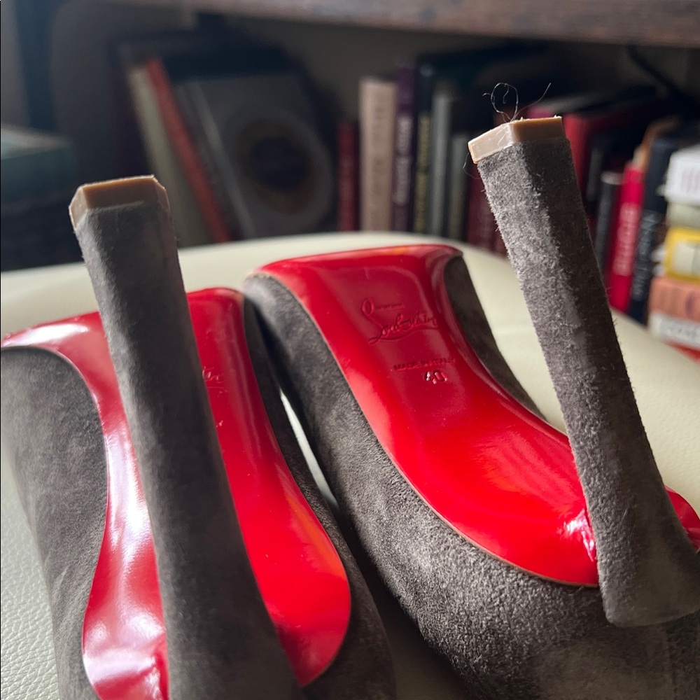 Christian Louboutin Gray Suede and Red Heels, Size 40 (10B) - Picture 5 of 15